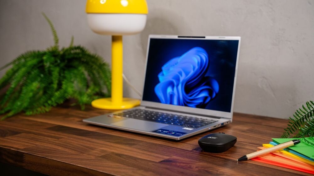 ACER AMR130 RF Wireless 2.4 GHZ odbiornikiem USB-A Bluetooth 5.2, wyboru preferowanego sposobu komunikacji - myszka na biurku w pobliżu laptopa