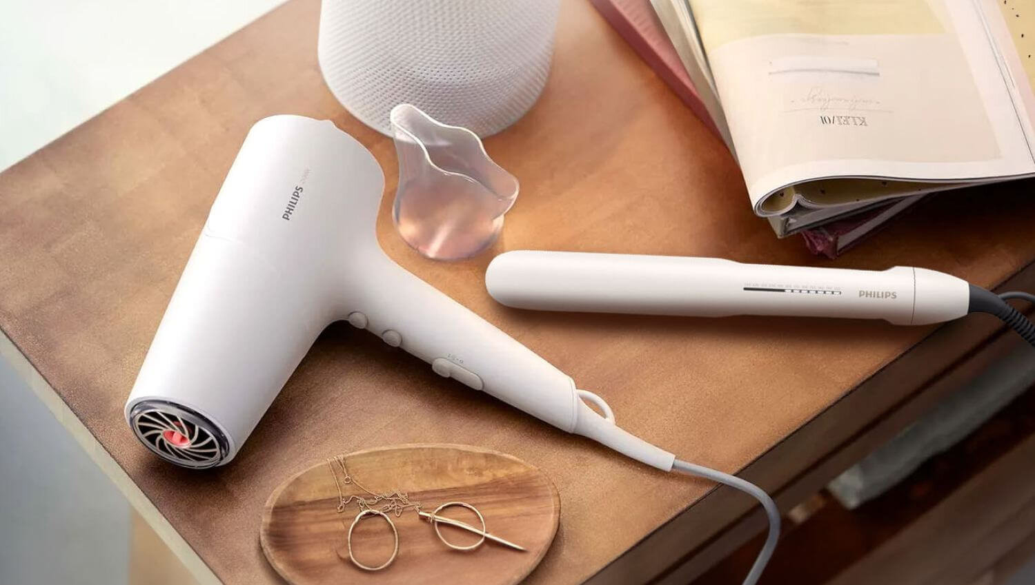 Na grafice pokazana suszarka i prostownica Philips seria 5000