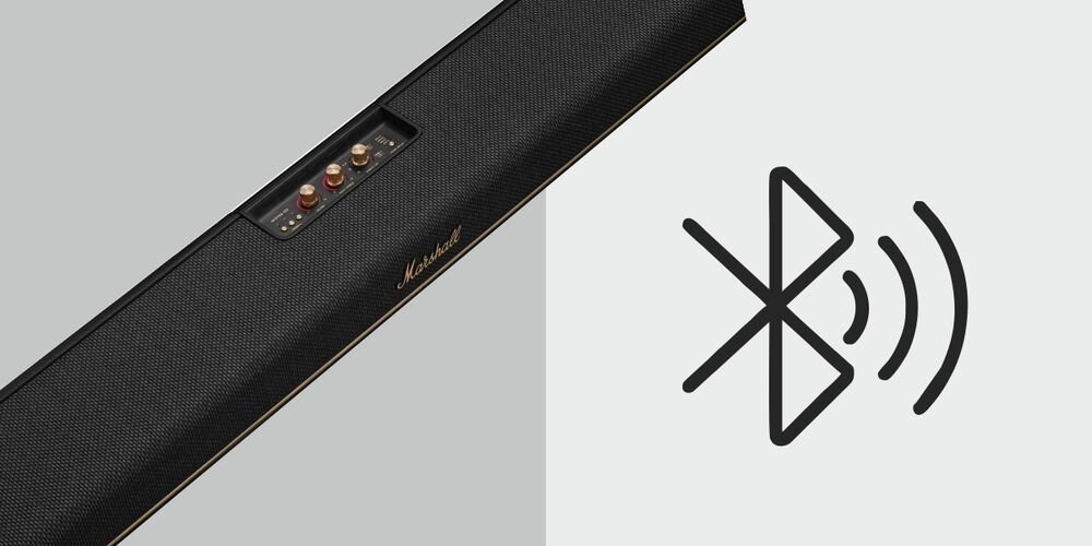 Soundbar MARSHALL Heston 120 Wi-Fi Bluetooth Auracast łączność bezprzewodowa, soundbar po skosie na biało-szarym tle