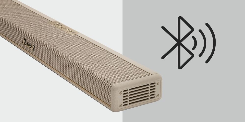 Soundbar MARSHALL Heston 60 WiFi Bluetooth AirPlay Google Cast Spotify Connect TIDAL Connect streaming muzyki, soundbar po skosie na szaro-białym tle