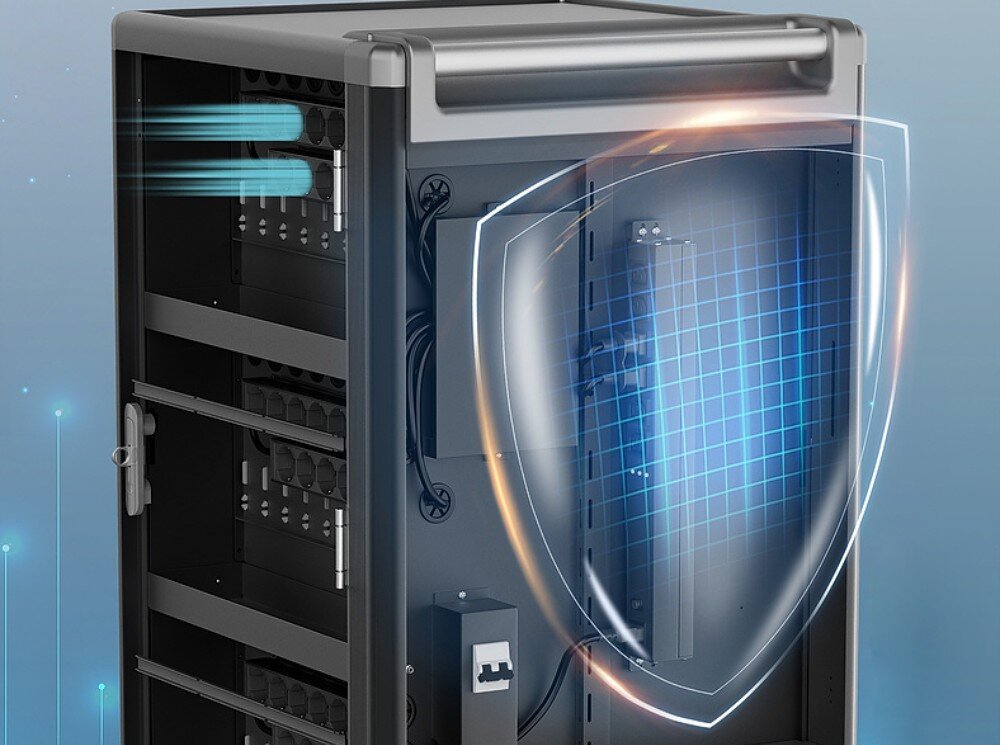 Szafa do ładowania EWENT EW1700 Przekrój techniczny wnętrza mobilnej szafki prezentujący wewnętrzny system zasilania, okablowanie oraz grafikę tarczy ochronnej