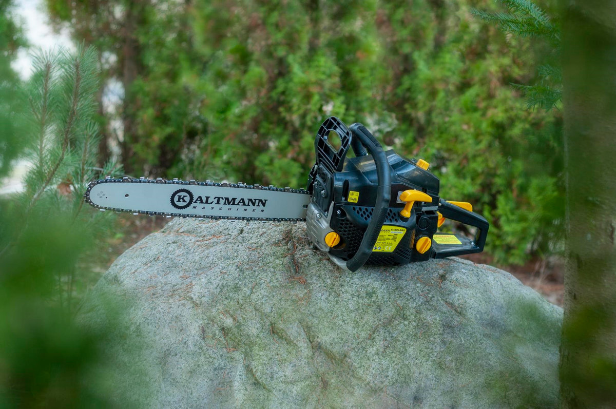 Pilarka spalinowa KALTMANN K-SPL520 silnik 2-suwowy moc 2,7 KW prędkość skokowa do 52 cc niskie zużycie paliwa do 710 g/kwh
