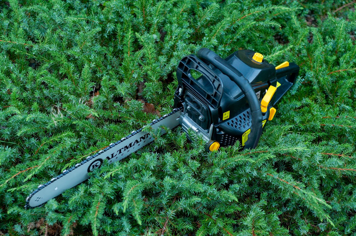 Pilarka spalinowa KALTMANN K-SPL520 dobrze umiejscowiona rękojeść zoptymalizowany środek ciężkości wysoki stopień bezpieczeństwa prcay system autowibracyjny pełna kontrola nad pracą maszyny