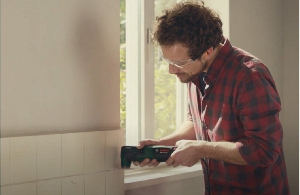 Narzędzie wielofunkcyjne BOSCH PMF 350 CES Szybka i wygodna wymiana akcesoriów Magnetyczny uchwyt narzędziowy ze śrubą uniwersalną