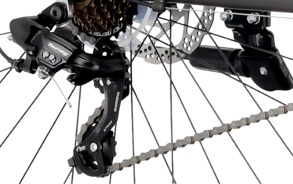 Rower górski MTB TATRA Overland U21 29 cali Czarno-fuksjowy zbliżenie na tylną przerzutkę przerzutki marki SHIMANO 21 przełożeń duża wytrzymałość sprawne działanie zmiana biegów jest płynna i bezproblemowa przednie i tylne przerzutki SHIMANO Tourney stabilność i precyzja precyzyjna praca mechanizmu