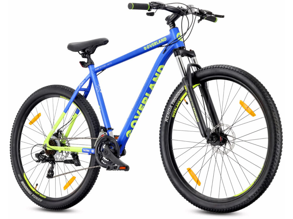 Rower górski MTB TATRA Overland U21 29 cali Niebiesko-limonkowy rower na białym tle widoczny od przodu pod skosem rowery MTB „góralami” MTB TATRA Overland U21 dla sportowców do jazdy wyczynowej uniwersalny pojazdy zwrotne łatwo wchodzące w zakręty