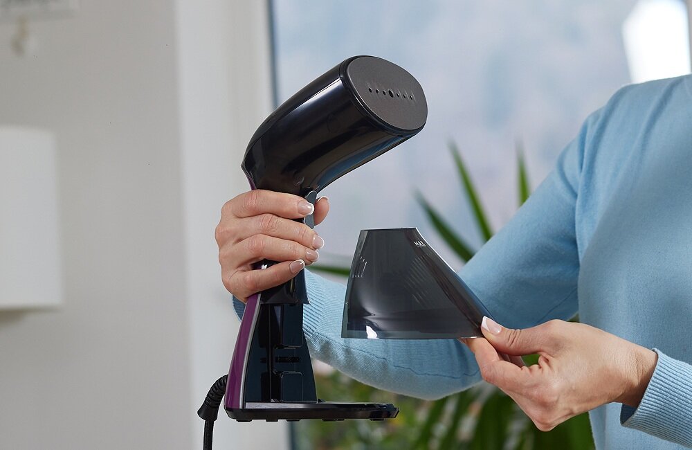 Parownica do ubrań Steamer GORENJE GS2100BKV odłączany zbiornik na wodę, szybkie i wygodne napełnianie, nieprzerwany strumień pary