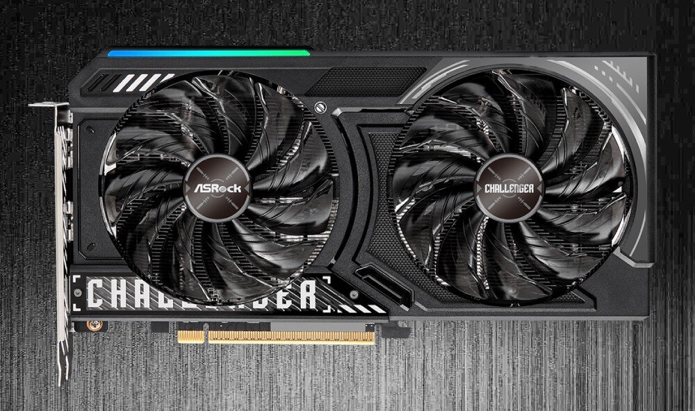 Karta graficzna ASROCK Radeon RX 9060 XT Challenger 8GB OC Karta graficzna widziana z góry, prezentująca dwa duże wentylatory i metalowy wspornik montażowy. Widoczny napis 'Challenger' na obudowie, funkcja 0dB, cisza