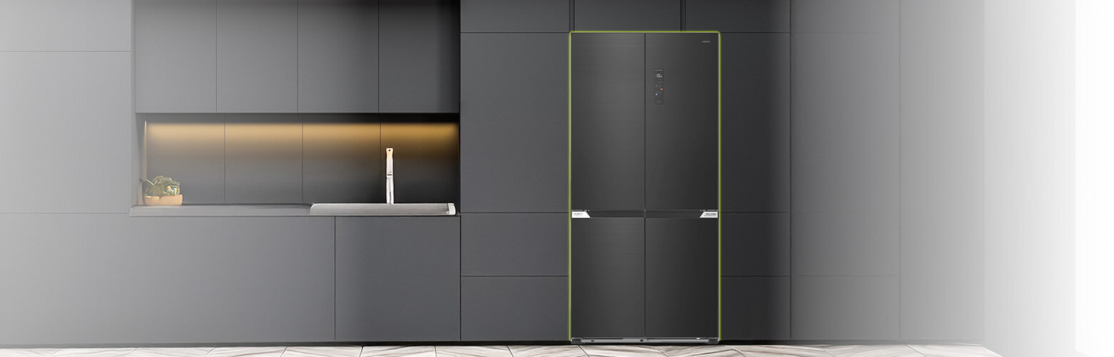 Lodówka Multidoor Slot-In MPM-503-SSI-10 w zabudowie kuchennej. Z jasnym zakreśleniem krawędzi urządzenia.