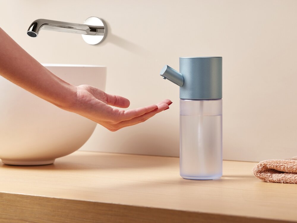 Dozownik do mydła LEXON Horizon Dispenser
            dozownik na szafce mydło w płynie żel konstrukcja montaż czystość porządek