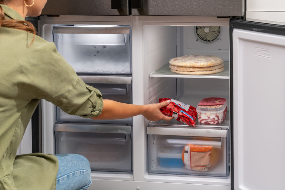 Lodówka GRUNDIG GQN21235XRN Side by Side No Frost 182cm Czarna multizone