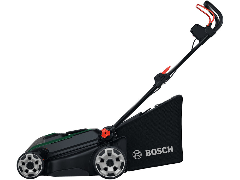 Na obrazie widoczna jest czarna kosiarka z logo BOSCH na boku, z dużymi kołami i uchwytem w kolorze czarnym z czerwonymi elementami.