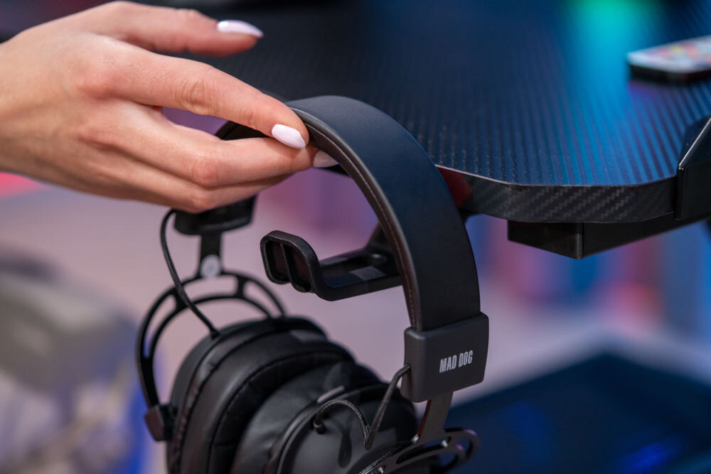 Biurko MAD DOG GD120L wieszak na słuchawki uchwyt na kubek organizery