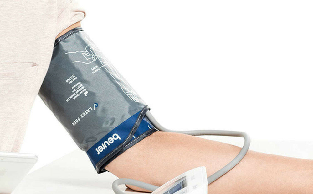 Ciśnieniomierz BEURER BM 57 wygodne użytkowanie nowatorska technologia pompowania delikatnie pompuje powietrze pomiar jest błyskawiczny obwód jeden przycisk urządzenia automatyczny