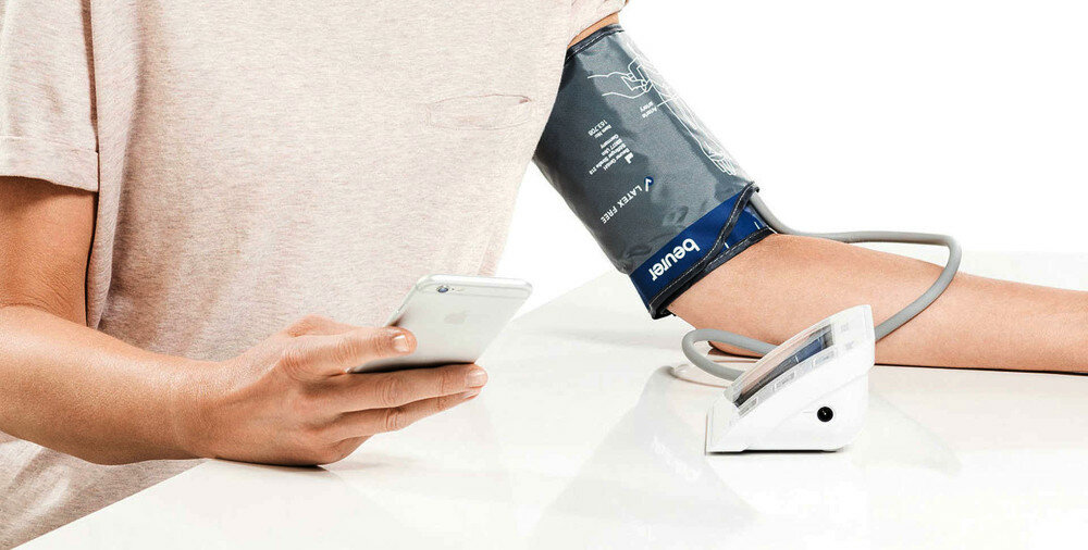 Ciśnieniomierz BEURER BM 57 kompatybilny z urządzeniami mobilnymi moduł Bluetooth do smartfona