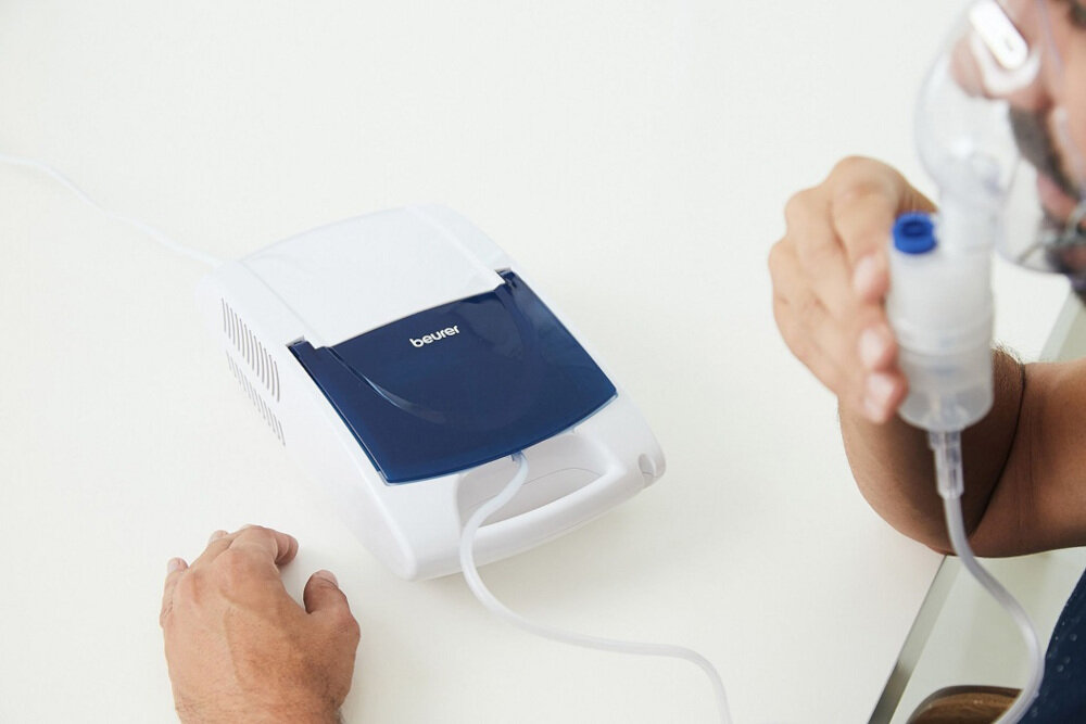 Inhalator nebulizator pneumatyczny BEURER IH 21 zdjęcie lifestyle Krótki czas zabiegu Krótki zabieg dorosłych, jak i dzieci