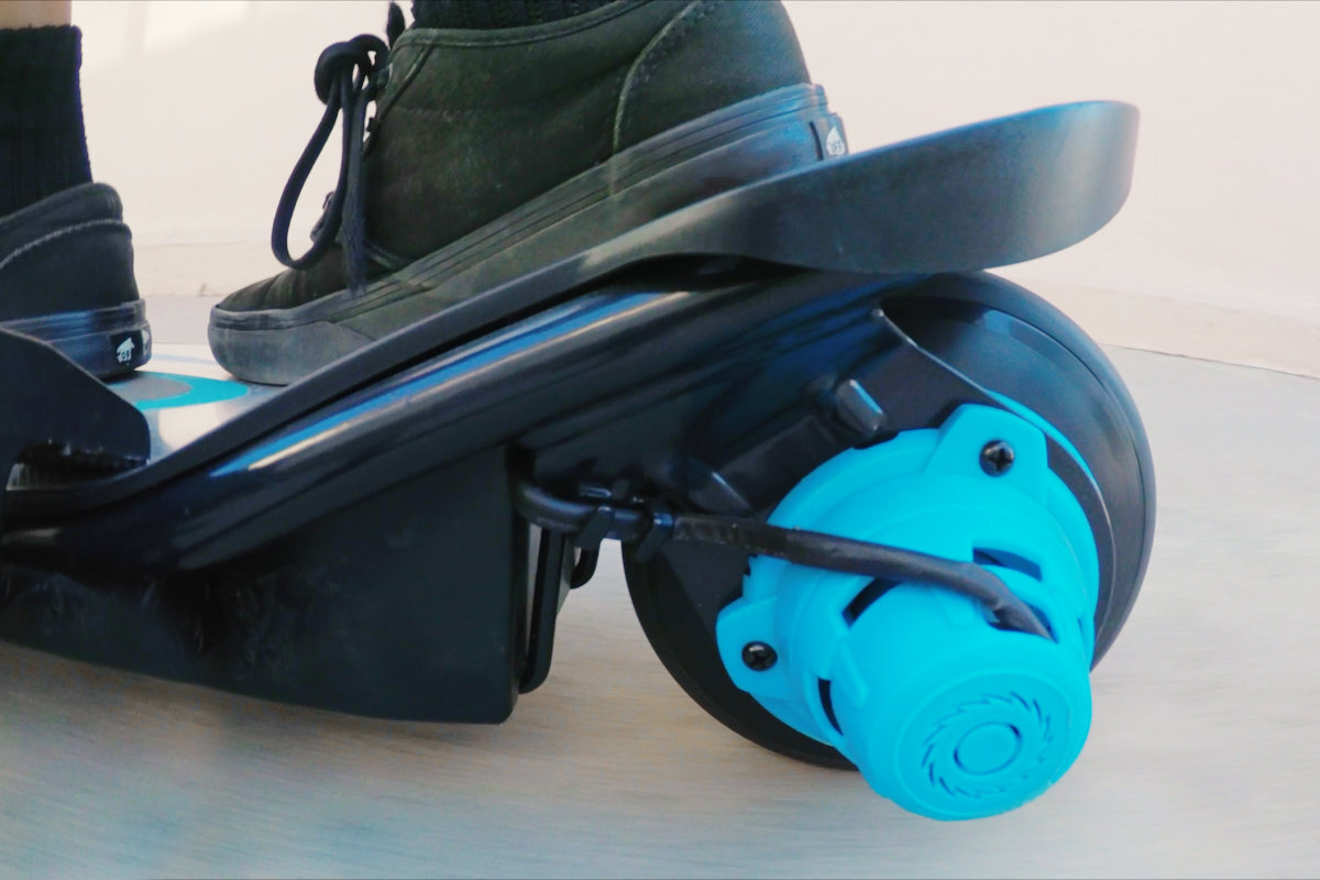 Hulajnoga elektryczna RAZOR Power Core E100 niebieski kola gumowe