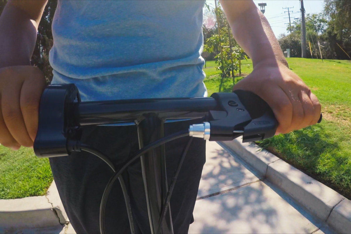 Hulajnoga elektryczna RAZOR Power Core E100 niebieski prekosc manetki