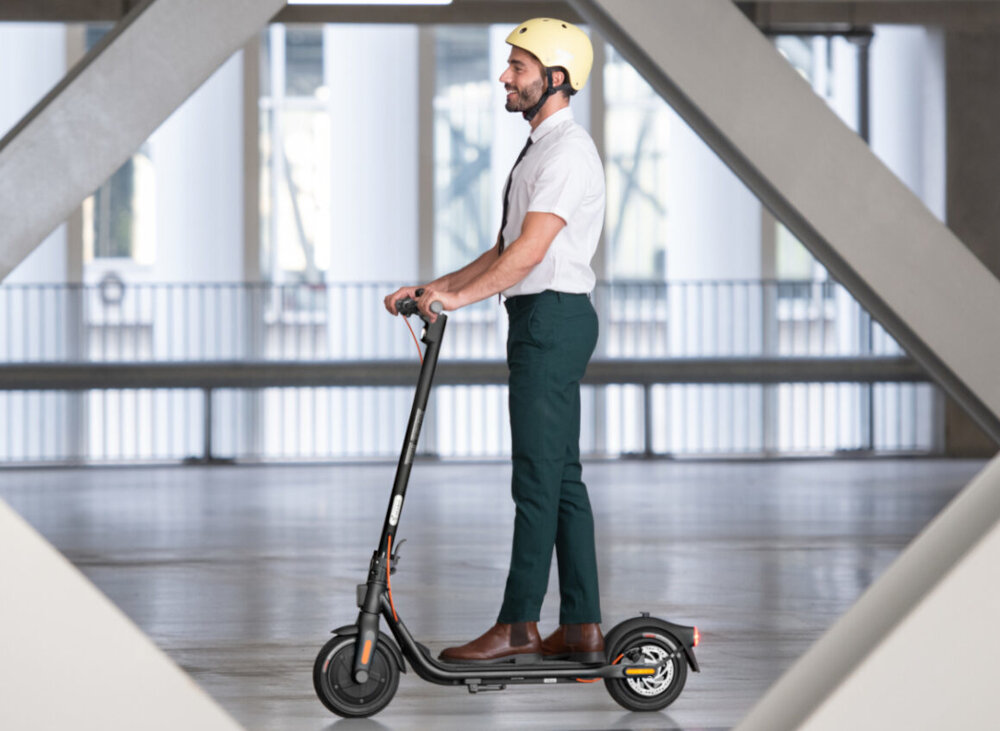 Hulajnoga elektryczna SEGWAY KickScooter F30D Szary dwa pelne kola srednica 10 cali z wysokogatunkowego tworzywa sztucznego odporny na uszkodzenia mechaniczne swoboda plynnego poruszania sie