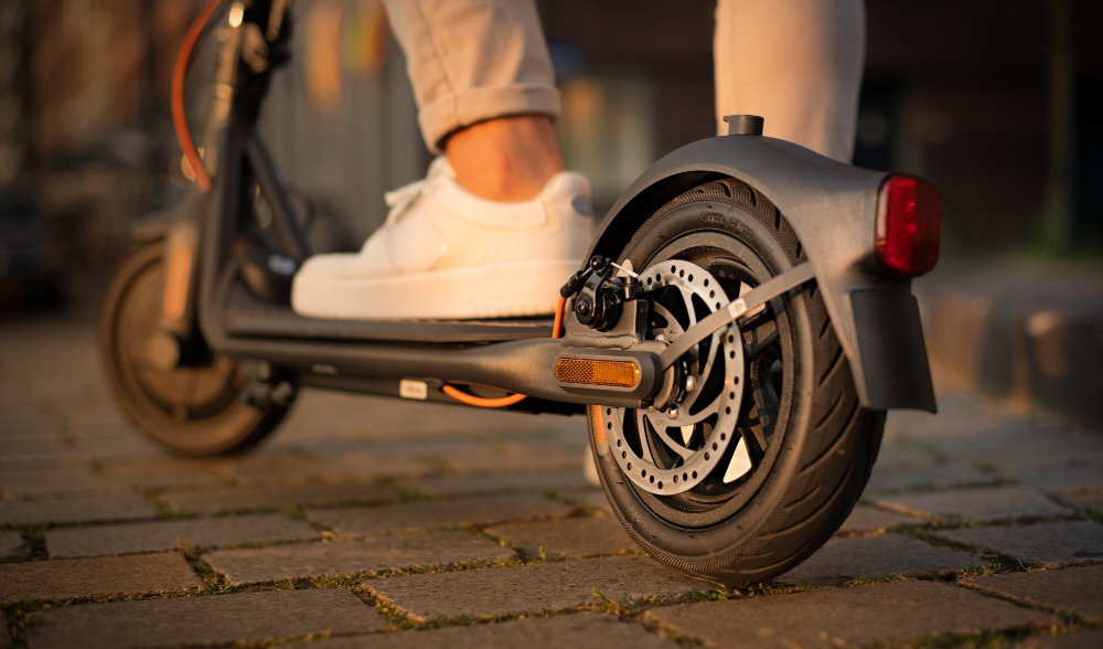 Hulajnoga elektryczna SEGWAY KickScooter F30D Szary hamulec