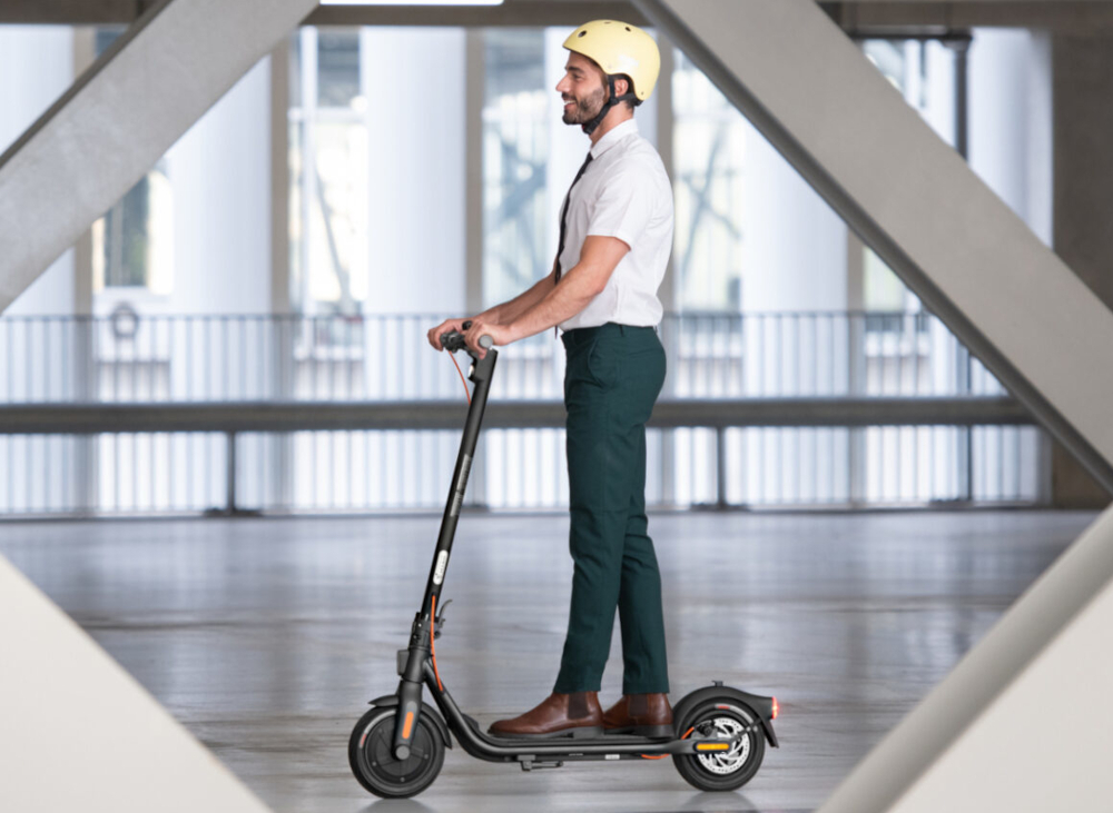 Hulajnoga elektryczna SEGWAY KickScooter F30D Szary dwa pelne kola srednica 10 cali z wysokogatunkowego tworzywa sztucznego odporny na uszkodzenia mechaniczne swoboda plynnego poruszania sie