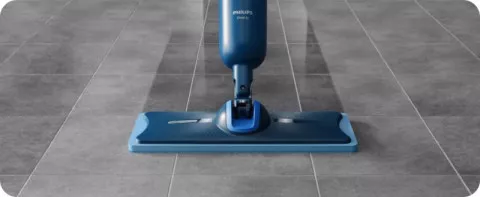 Mop Philips OneUp myje szarą podłogę z płytek.