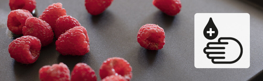 Zlewozmywak FRANKE Bliss BSG 611-78 114.0693.559 Czarny mat Higieniczna powierzchnia maliny leżące na ocekaczu zlewu ikona symbolizująca higieniczność minimalne ryzyko gromadzenia się bakterii