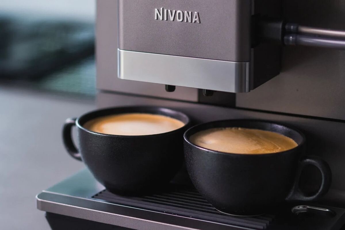 NIVONA Nivo 9103 - dwa kubki z kawą po równoczesnym przygotowaniu