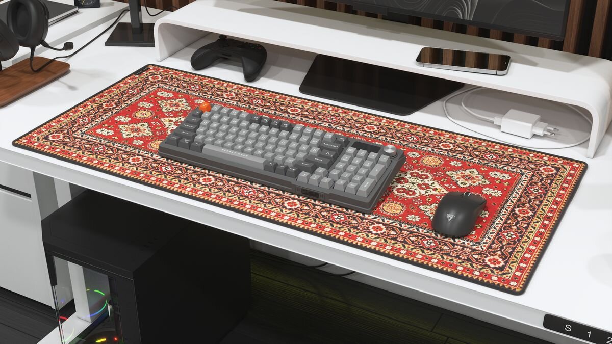 SECRET GEAR Carpet Diem podkładka na biurku na niej mysz i klawiatura