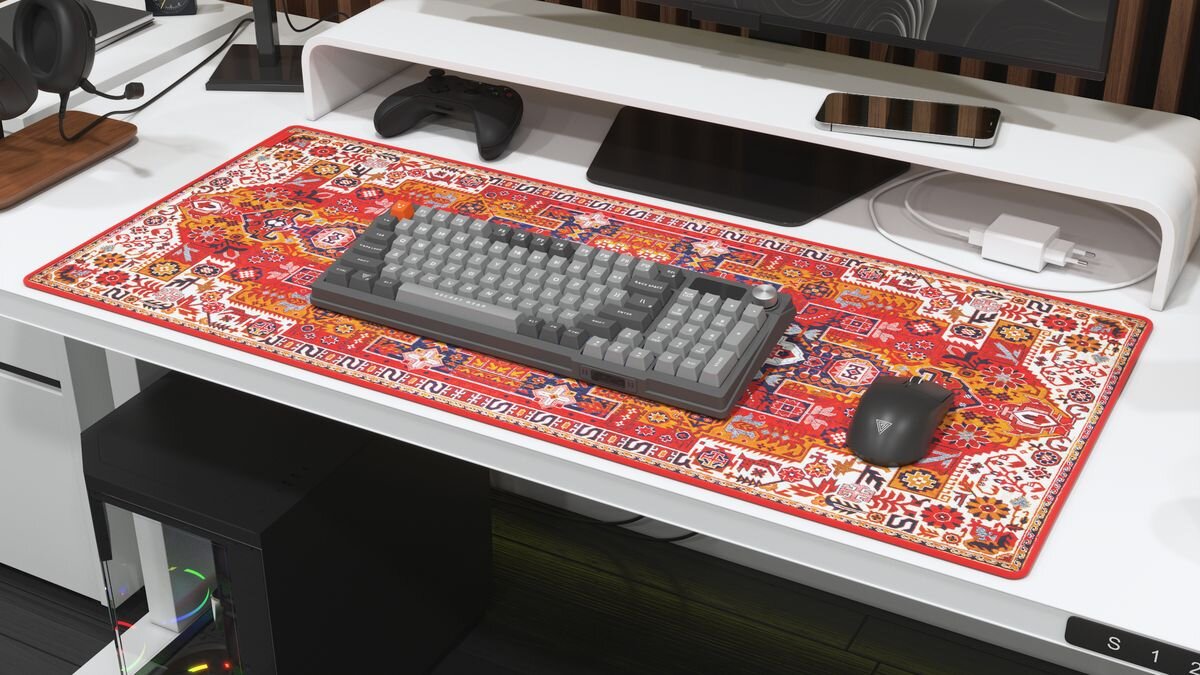 SECRET GEAR Carpet Diem podkładka na biurku na niej mysz i klawiatura