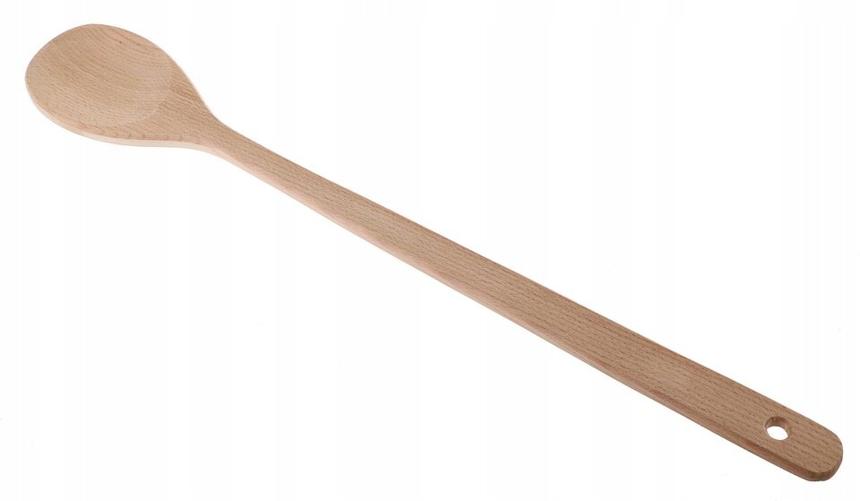 Drewniana łyżka warzecha o długości 60 cm z otworem na końcu uchwytu.