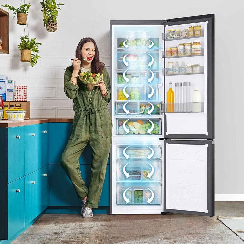 Krążenie chłodnego powietrza po wnętrzu lodówki Samsung zaprezentowane na wizualizacji Krążenie chłodnego powietrza po wnętrzu lodówki Samsung zaprezentowane na wizualizacji