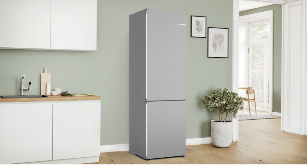 LODÓWKA BOSCH KGN392LDF Dostosowana do Twoich potrzeb zdjęcie lifestyle kuchnia tło ściana ustawienie przy ścianie szuflada VitaFresh XXL wnętrze mięso ryby warzywa owoce przezroczysta komora świeżość poziom wilgotności Równomierne chłodzenie ściana błyszcząca wnętrze rozprowadzanie powietrza kierunki strzałki tylna część Multi Airflow High-Glossy Backwall No Frost szuflada zamrażarka napis na szufladzie znaczki przezroczysta komora usuwanie wilgoci lodu szronu bez ręcznego rozmrażania oszczędnie czasu energii Elektronicznej ekologia ekonomia dwa obiegi powietrza oszczędność energii niezależne sterowanie dwie komory wnętrze lodówki strzałki kierunki chłodzenia temperatura regulacja strefy Elektroniczne elementy zarządzanie chłodzeniem Technologia inwerterowa inwerter grafika ikona urządzenie zielone znaki czujniki cicha praca 35 dB