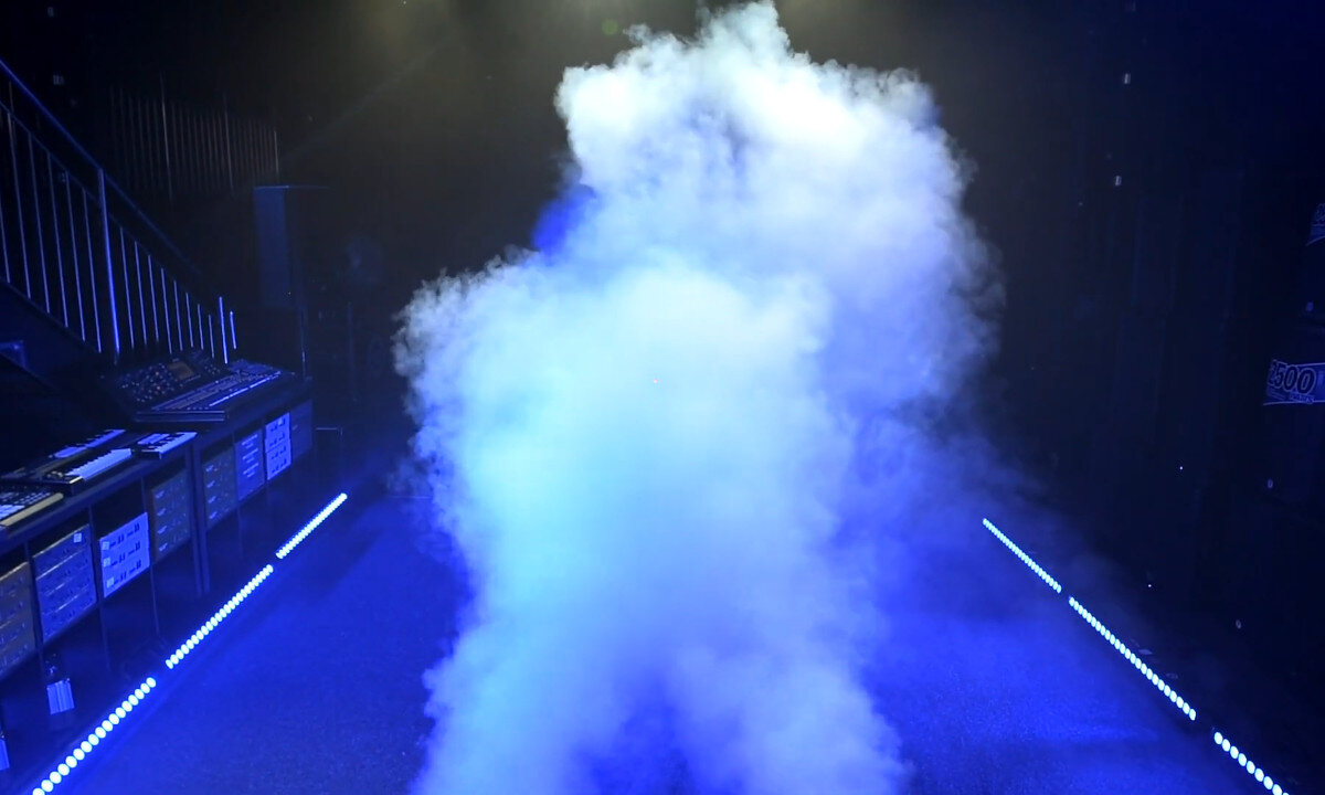 Wytwornica dymu LIGHT4ME Black 900 LED zastosowanie funkcje gotowość termostat temperatura grzałka konstrukcja