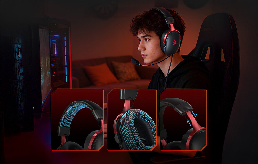 Osoba siedzi przy komputerze, nosząc czarno-czerwone słuchawki z mikrofonem. Obok znajdują się trzy zbliżenia na różne części słuchawek, pokazujące ich konstrukcję i detale.