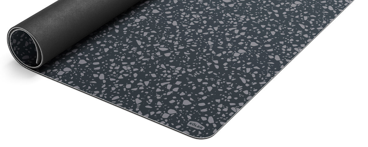 Mata pod grilla KOLER Garante Premium 140 x 100 cm, odporne, ścieranie, warunki, atmosfera, na białym tle mata zrolowana