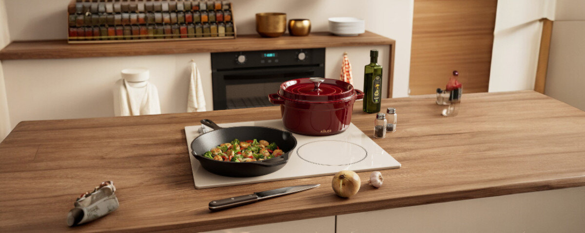 Garnek żeliwny KOLER KEM-04 Czerwony 5L, 5 litrów, różnorodnych, masywna, równomierne, garnek na blacie w kuchni z potrawami gotowymi w nim