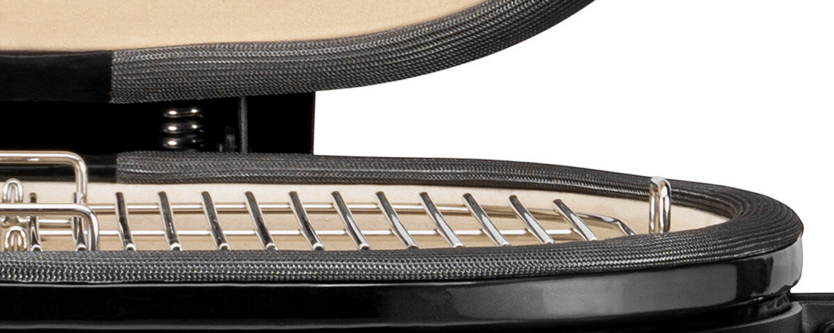 Grill węglowy KOLER Kamado EG23, uszczelki, szczelność, low&slow, włókno, na białym tle zbliżenie na uszczelki z włókna szklanego