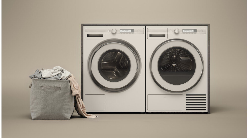 PRALKA ASKO W3096RW wizualizacja dwa urządzenia obok siebie kolor biały kosz na pranie odzież bieliznę