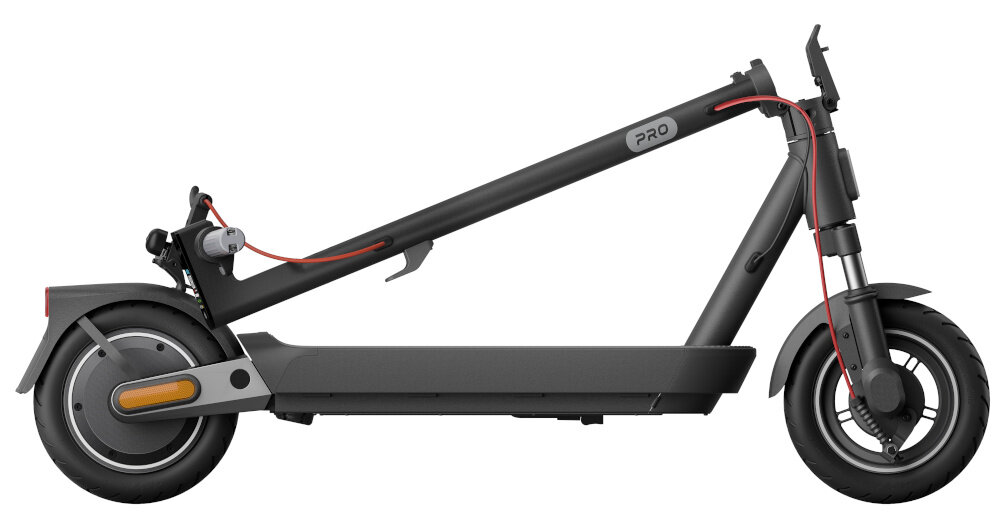 Hulajnoga elektryczna XIAOMI Scooter 5 Pro 60km 400W 10 cali Czarny złożona hulajnoga na białym tle hulajnogi składana konstrukcja łatwy transport prosty system składania zwolnienie mechanizmu pociągnięcie zatrzasku popchnięcie kierownicy do przodu