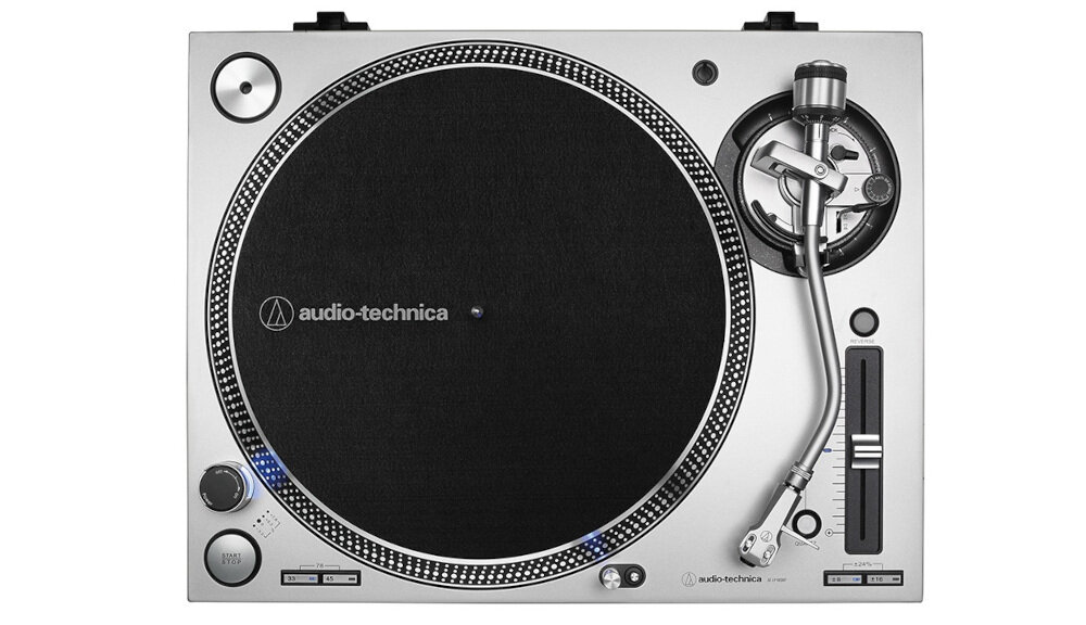 Gramofon AUDIO-TECHNICA AT-LP140XP - Regulacja tempa, gramofon na białym tle