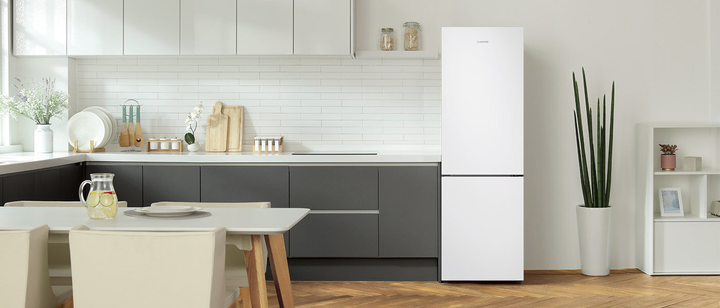 Media Expert - lodówka Samsung RB33B610EWW - zdjęcie w beżowej kuchni