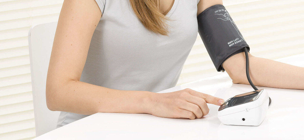 Ciśnieniomierz BEURER BM 40 Biało-szary + zasilacz Dopasowany mankiet do ramienia Regulowany mankiet obwód zakres łatwe zakładanie komfort podczas pomiaru dokładność odczytu,