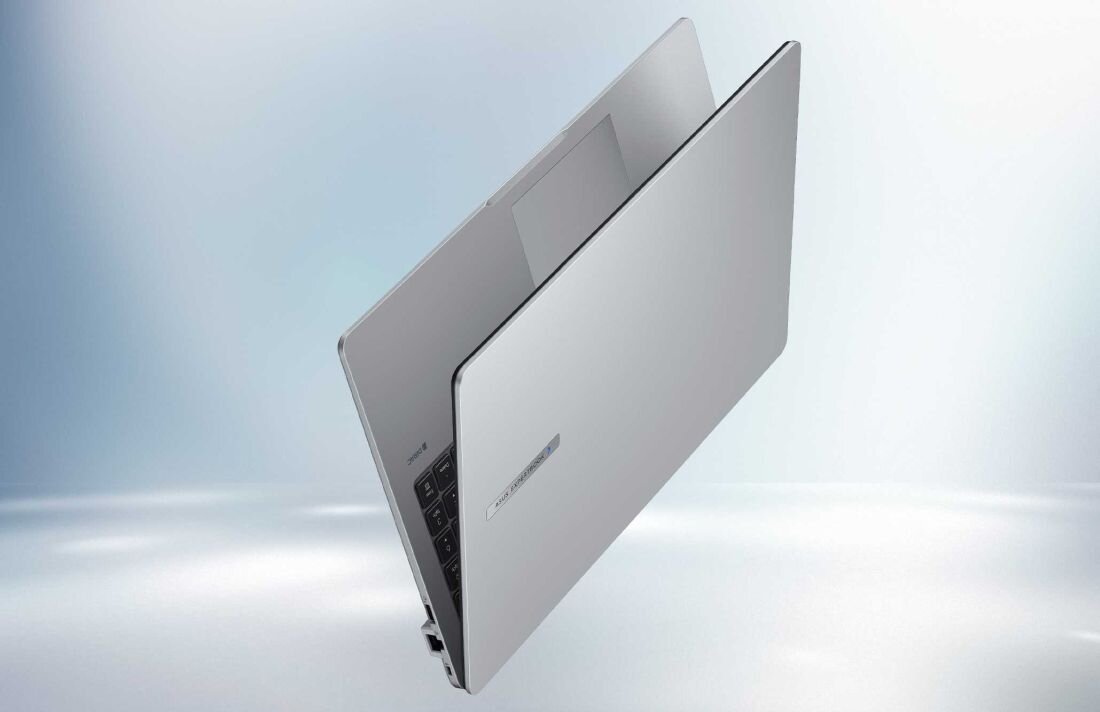 ASUS ExpertBook P1 w kolorze Misty Grey - elegancki lekki laptop biznesowy ważący od 1,6 kg w smukłej obudowie