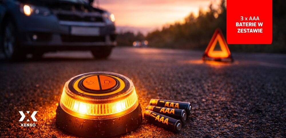 XENSO FR360 Zasilanie bateryjne działa niezależnie od instalacji elektrycznej samochodu trzy baterie typu AAA - lampa leżąca na asfalcie, obok 3 baterie AAA oraz trójkąt