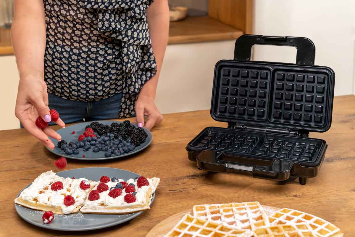 Gofrownica GÖTZE & JENSEN GWM701X Czarno-srebrny obudowa