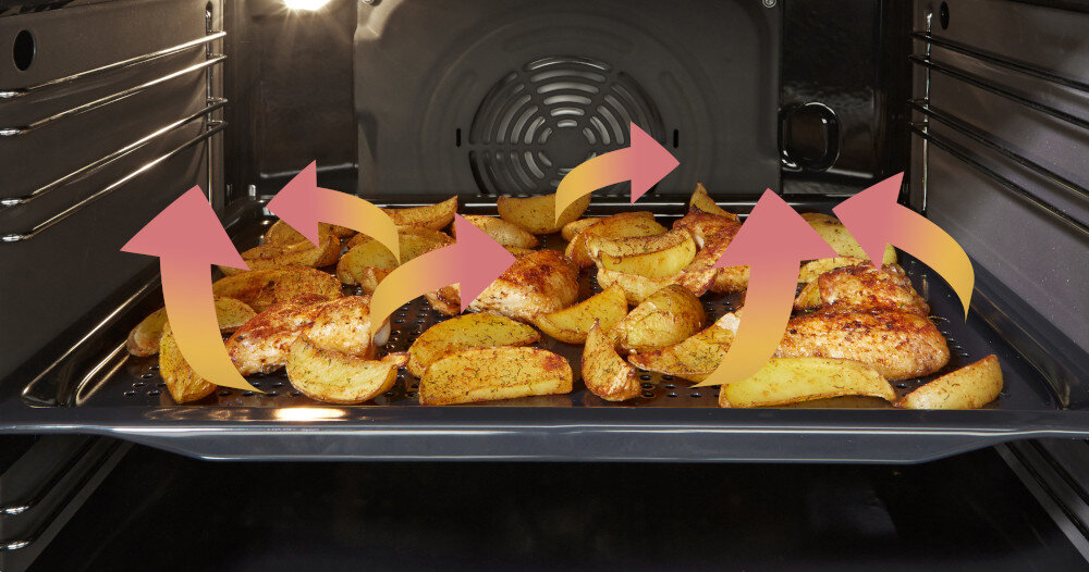 KUCHNIA GORENJE MEKS6141X wizualizacja blacha pieczone ziemniaki strzałki rozprowadzanie powietrza smażone bez tłuszczu chrupiąca skórka pieczenie gorącym powietrzem perforowana blacha frytki nuggetsy mięso ryby warzywa mrożonki zdrowe gotowanie