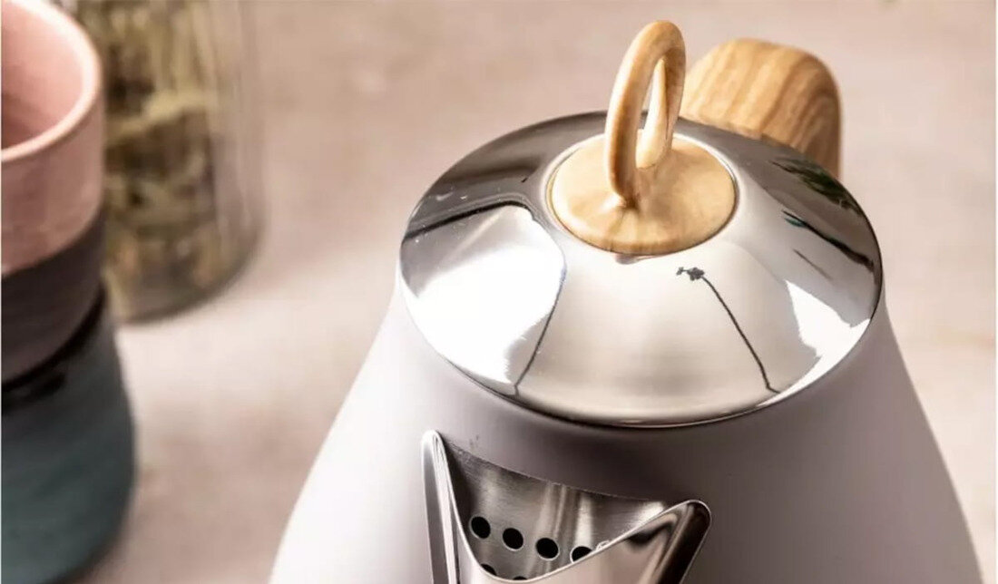 Czajnik KLAUSBERG KB-7707 1,7 l Beżowy pokrywa uchwyt kształt pierścienia ułatwienie użytkowanie chwyt kontrola