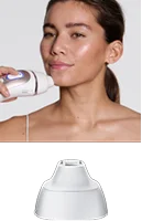 Kobieta używa urządzenia do depilacji na twarzy; końcówka do twarzy i małych obszarów.