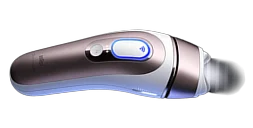 Zbliżenie ręcznego urządzenia do depilacji z podświetlonym przyciskiem na obudowie.